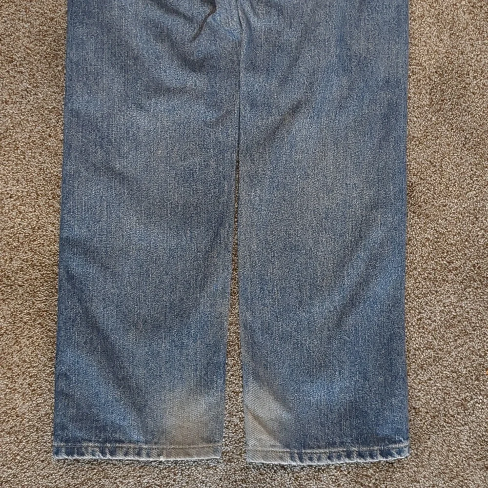Men's Wrangler distressed regular fit blue jeans size 32X32 - Picture 11 of 12